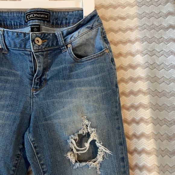 Ripped Distressed Jeans - Picture 2 of 9